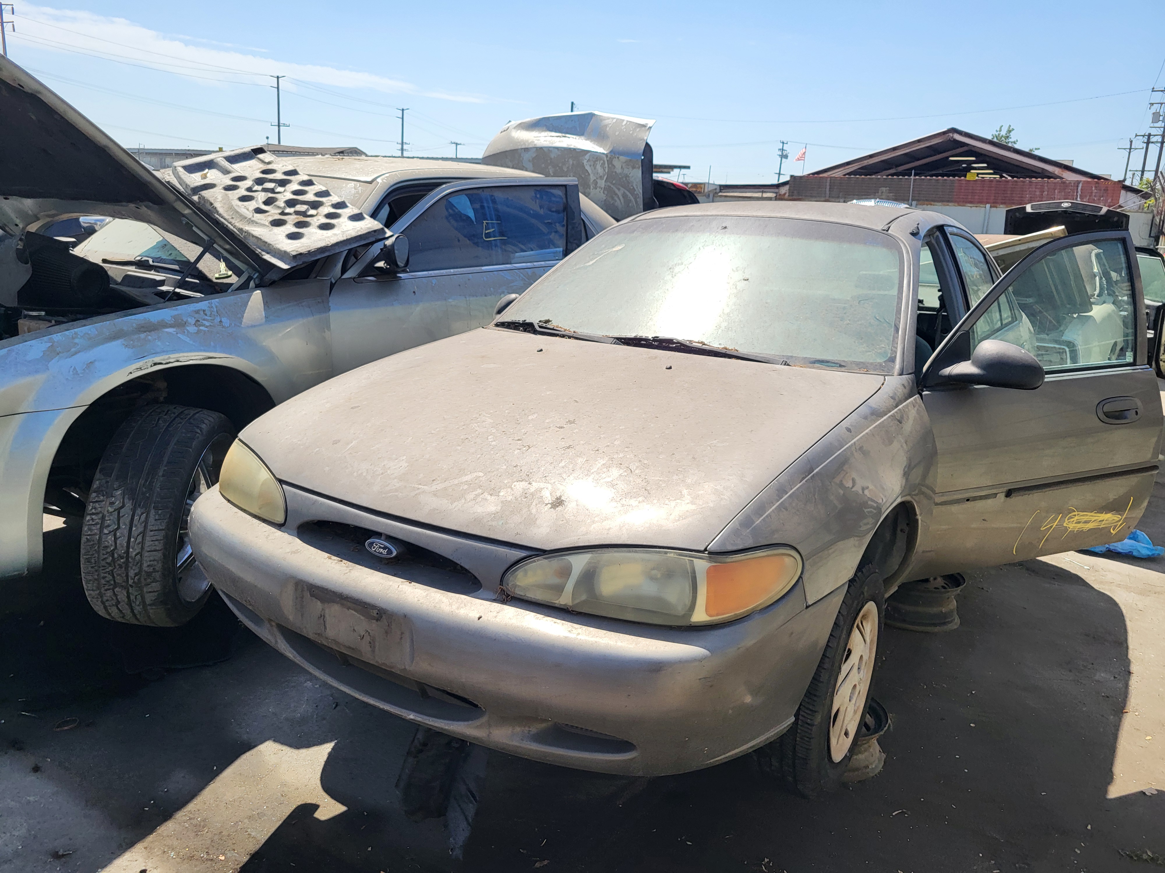 2002 FORD Escort